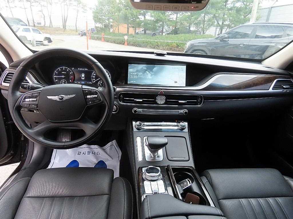 Genesis G90 - Vista 7