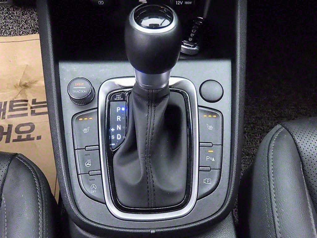 HYUNDAI Kona - Vista 10