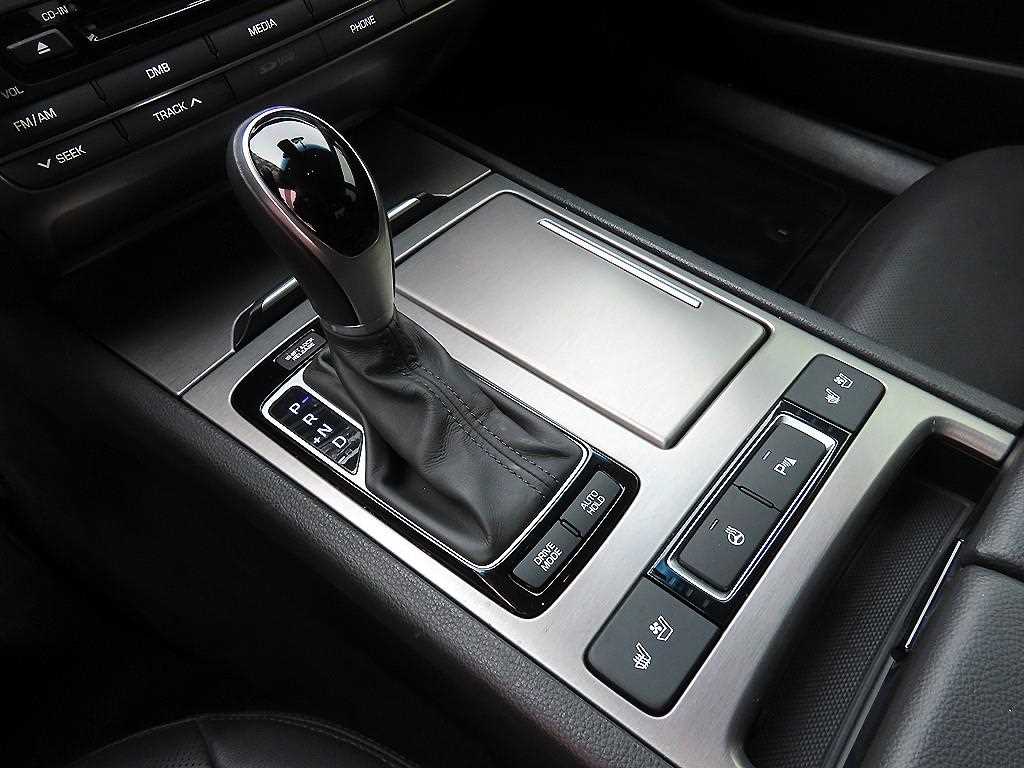 HYUNDAI Genesis - Vista 11