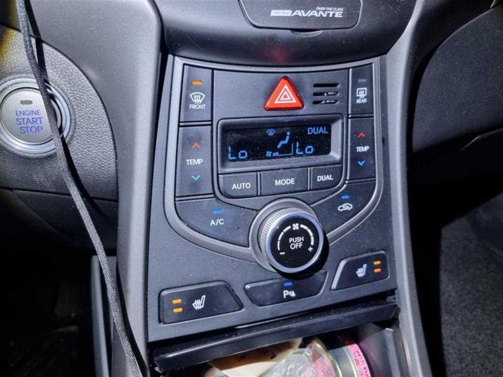 HYUNDAI Avante - Vista 6