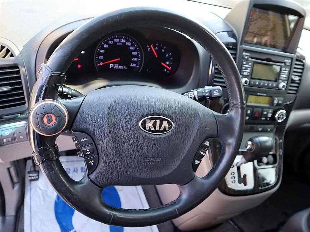KIA Carnival - Vista 8