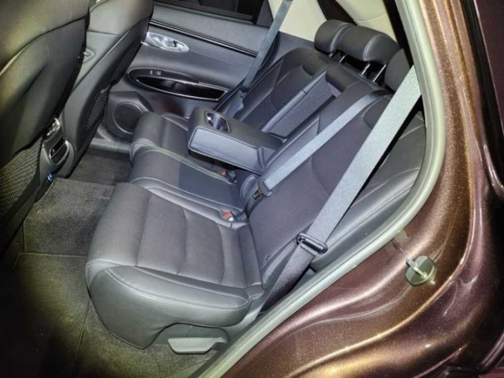 Genesis GV70 - Vista 7