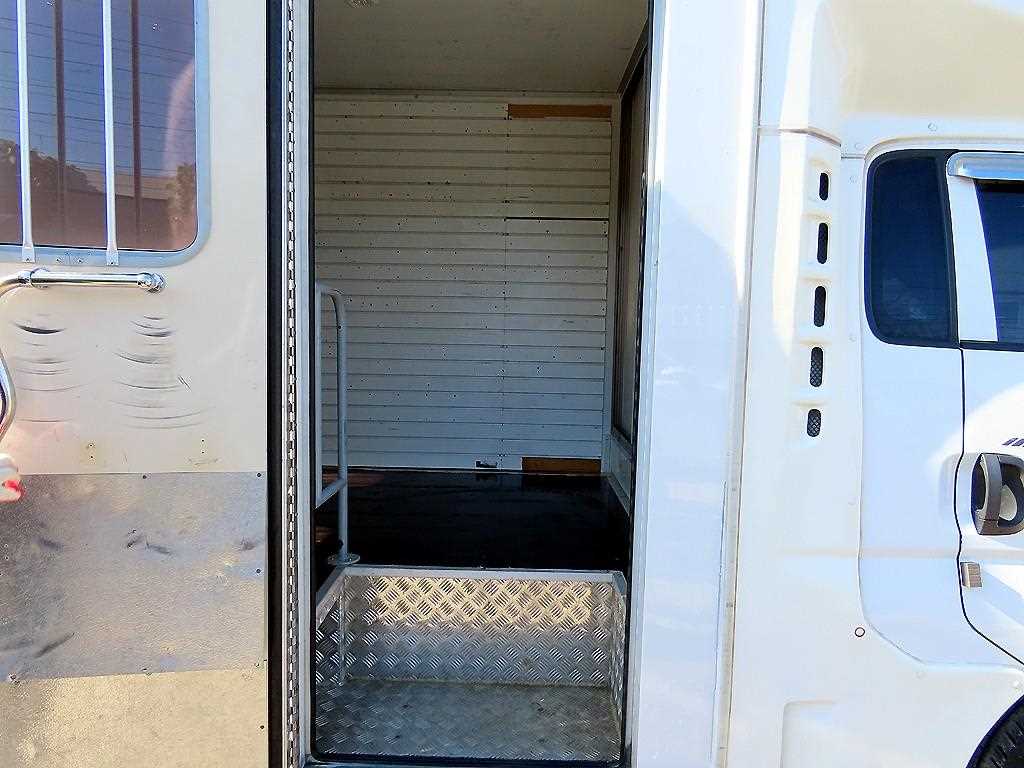 Small Truck Top_Work Through Band - Vista 5