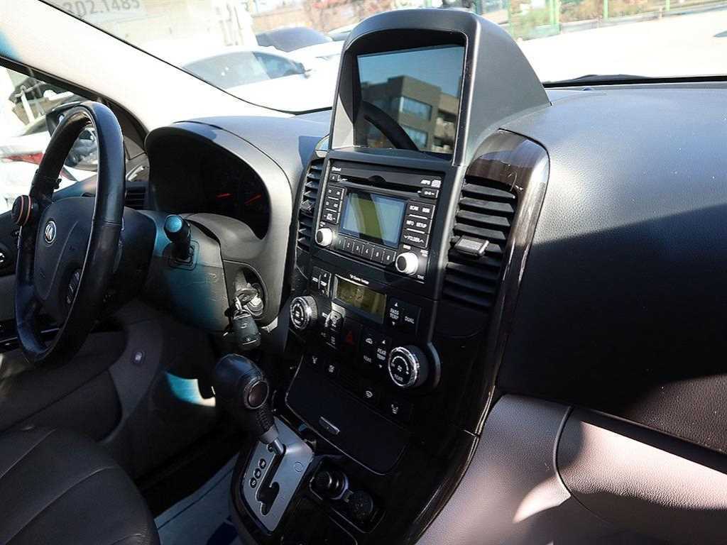 KIA Carnival - Vista 11