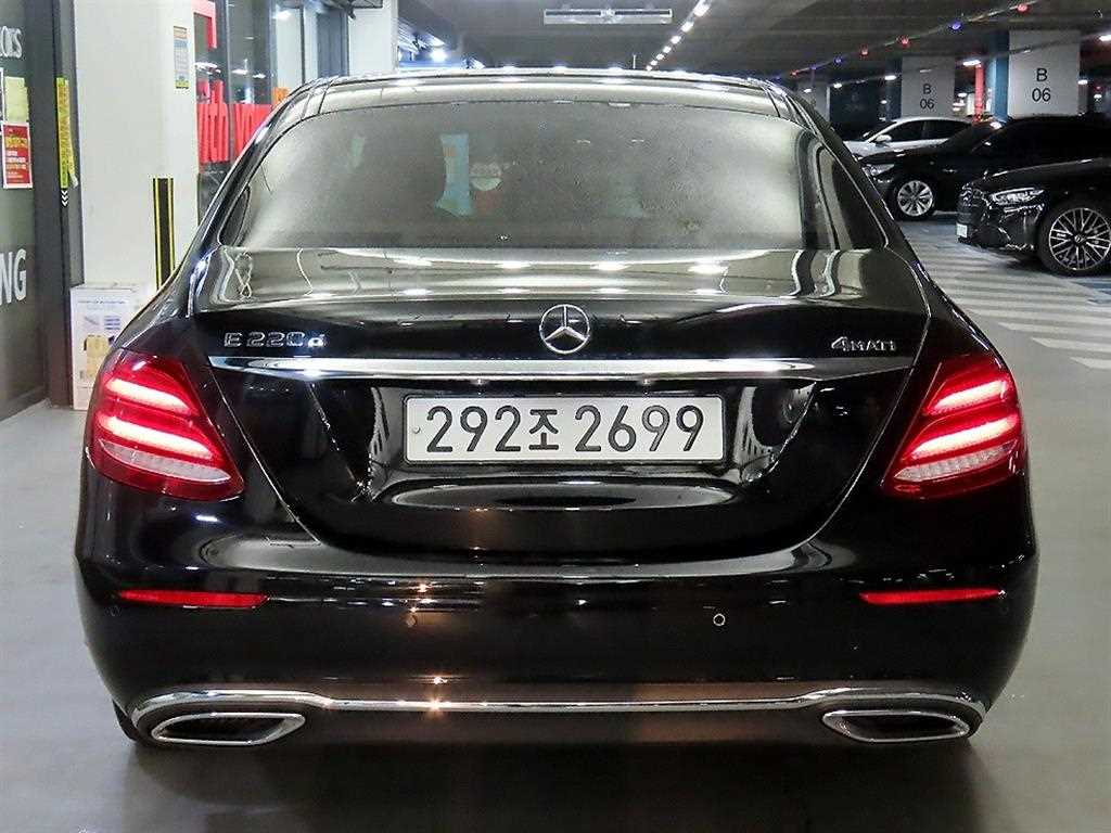 Mercedes Benz E class - Vista 5
