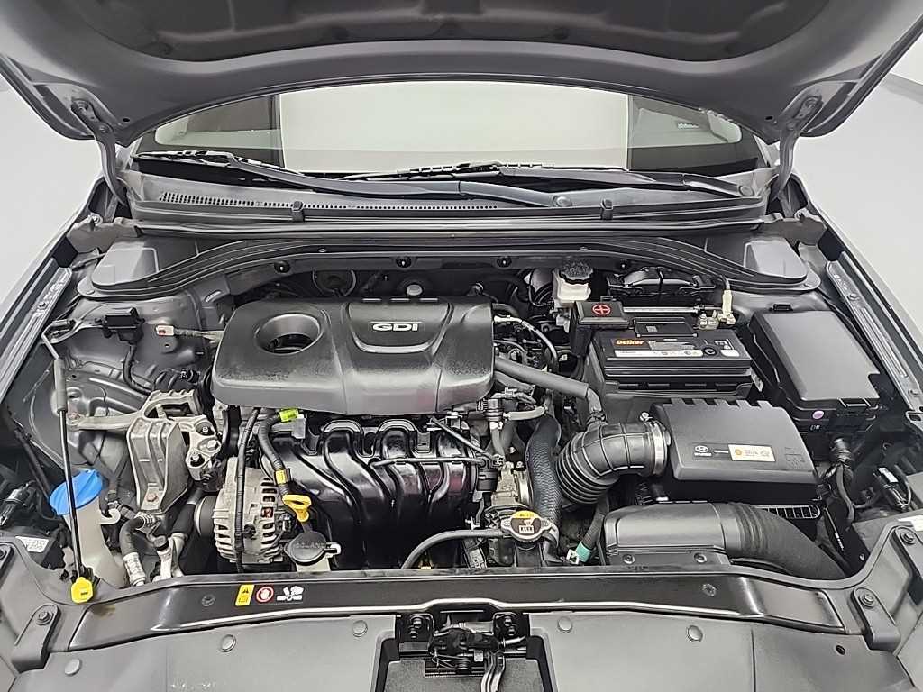 HYUNDAI Avante - Vista 5