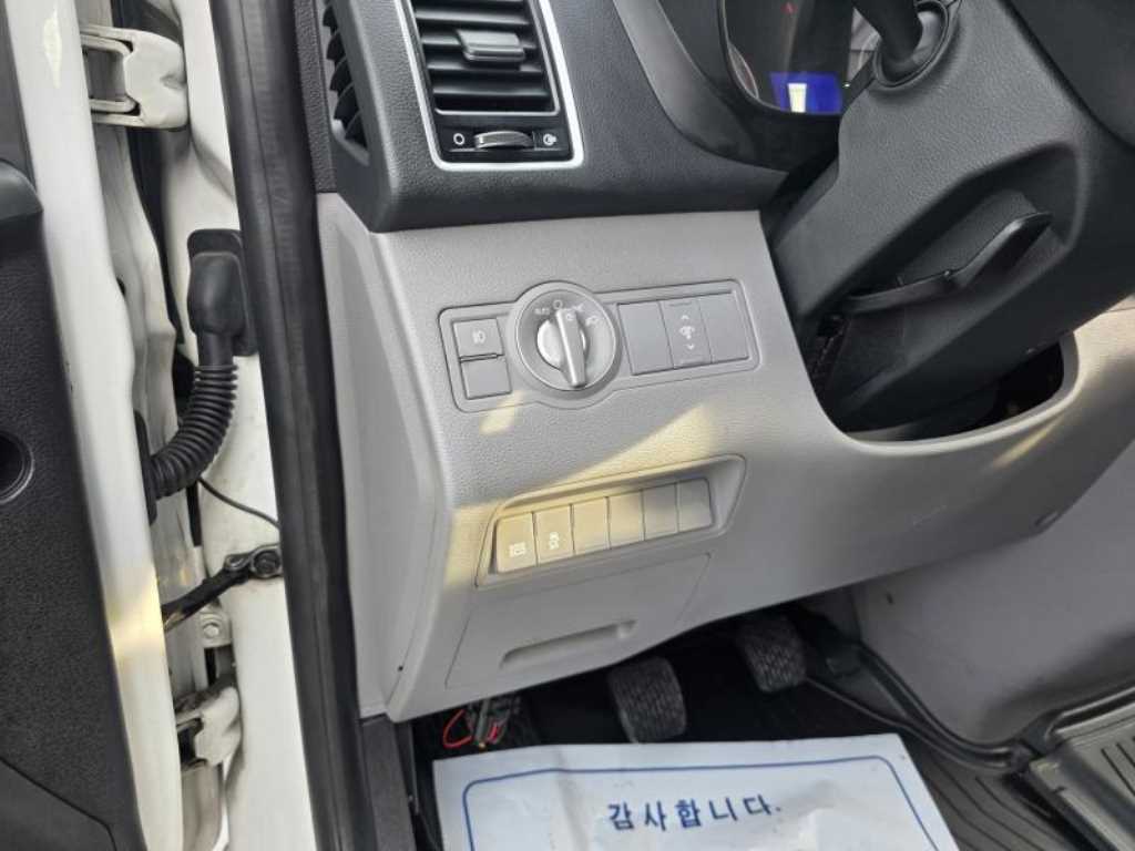 HYUNDAI Solati - Vista 11