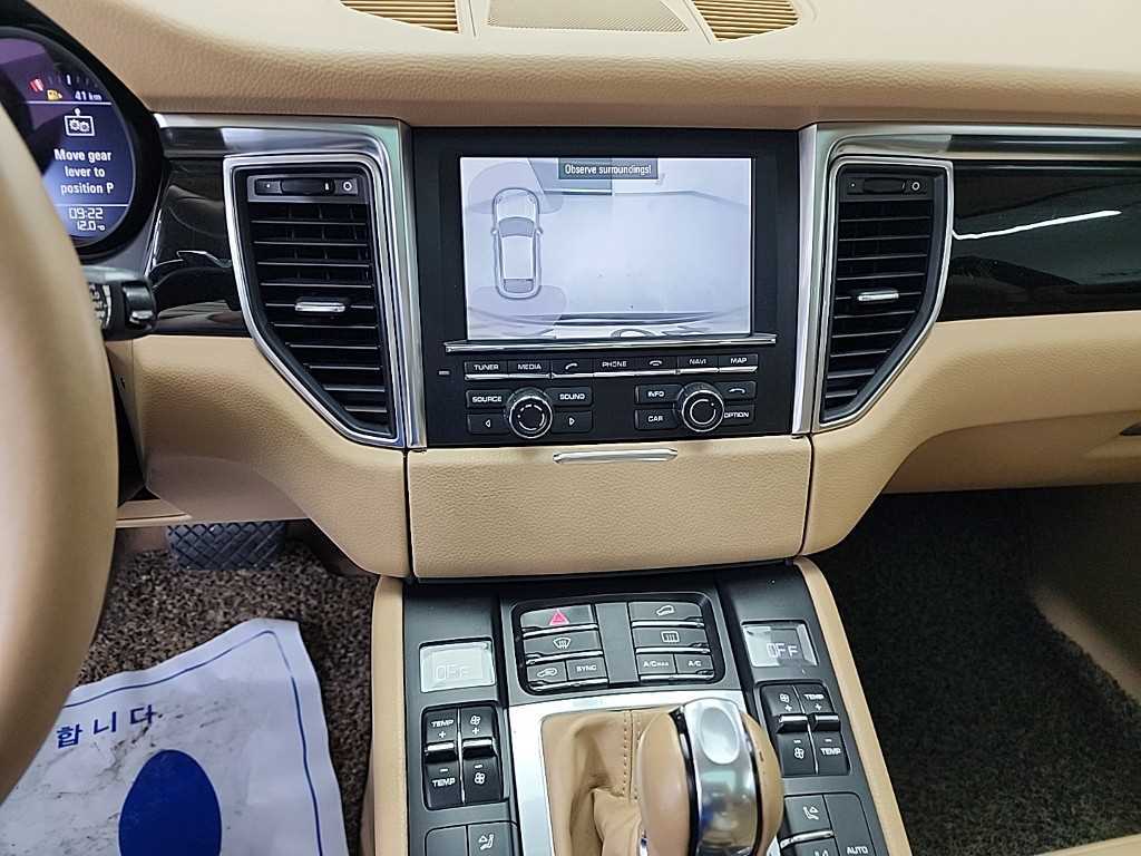 Porsche Macan - Vista 10