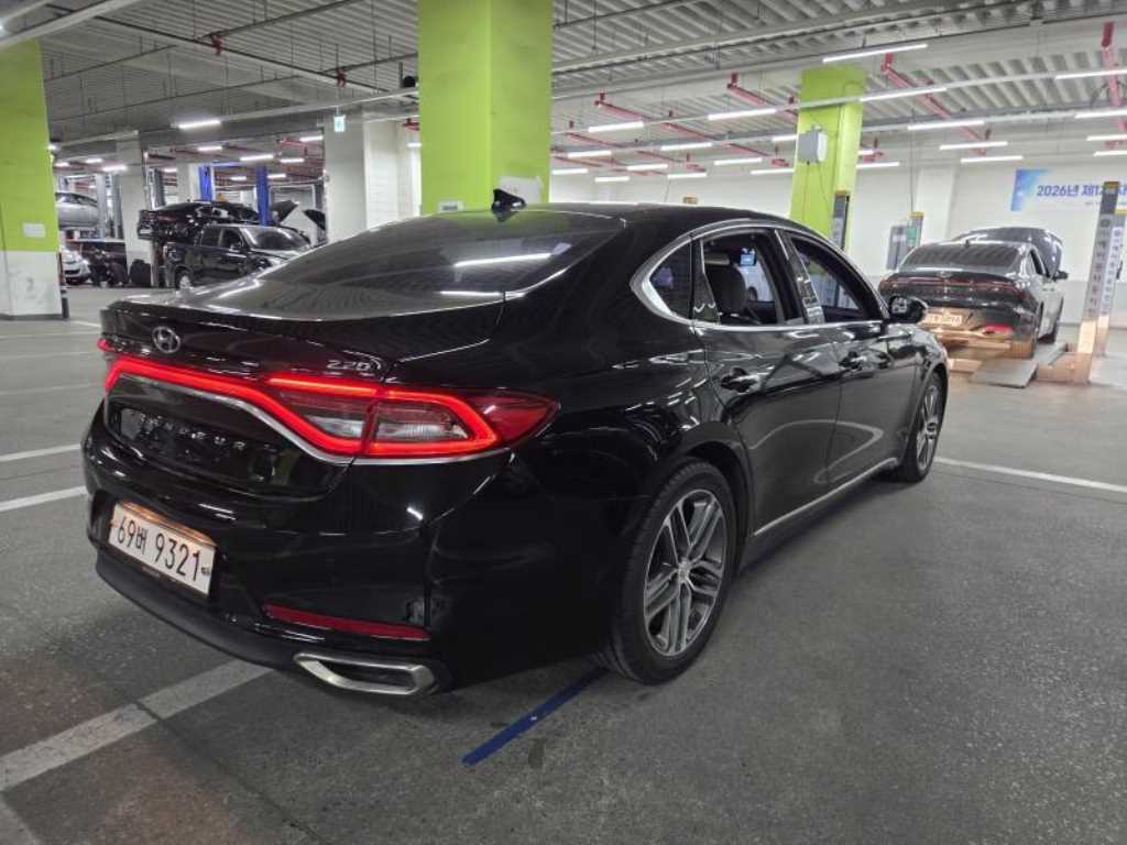 HYUNDAI Grandeur - Vista 3