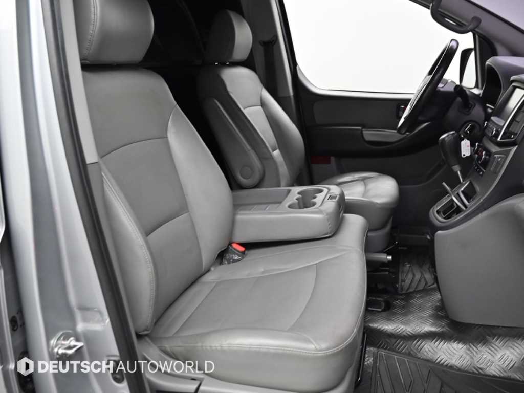 HYUNDAI Starex - Vista 10