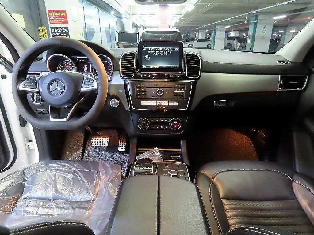 Mercedes Benz GLE Class - Vista 10