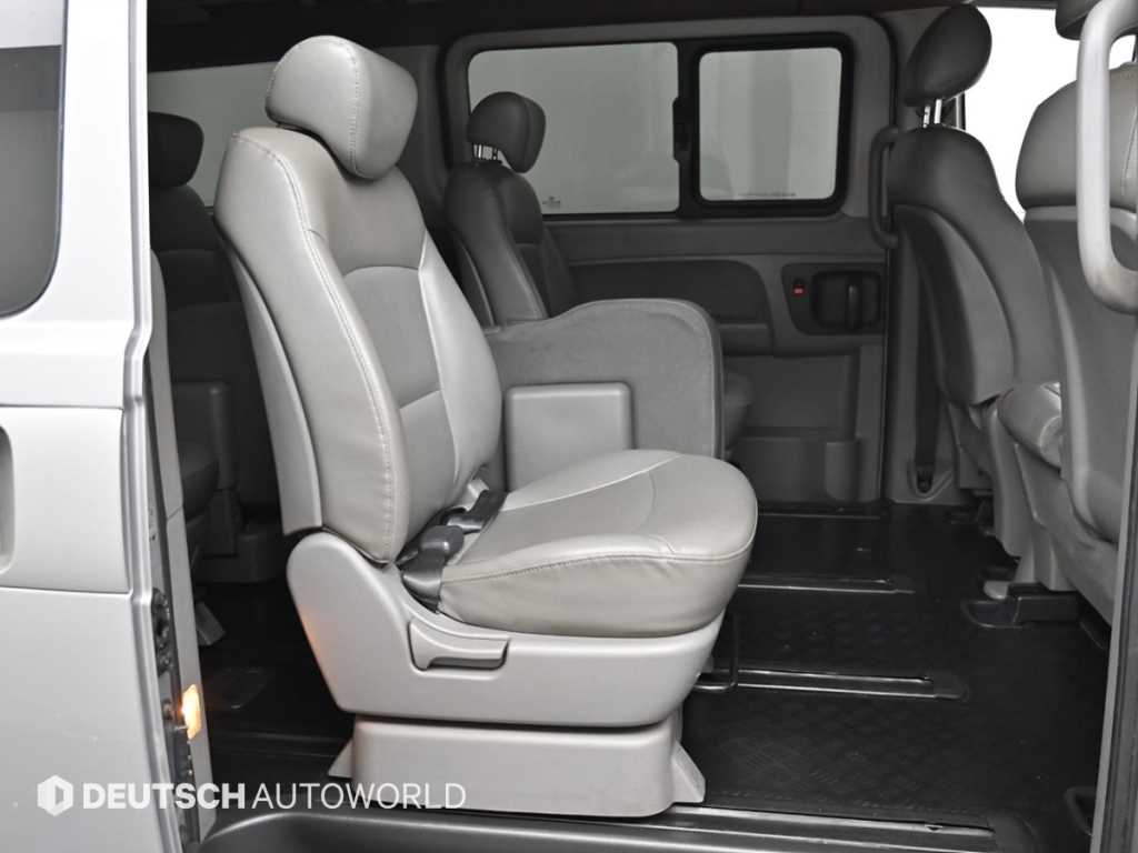 HYUNDAI Starex - Vista 12