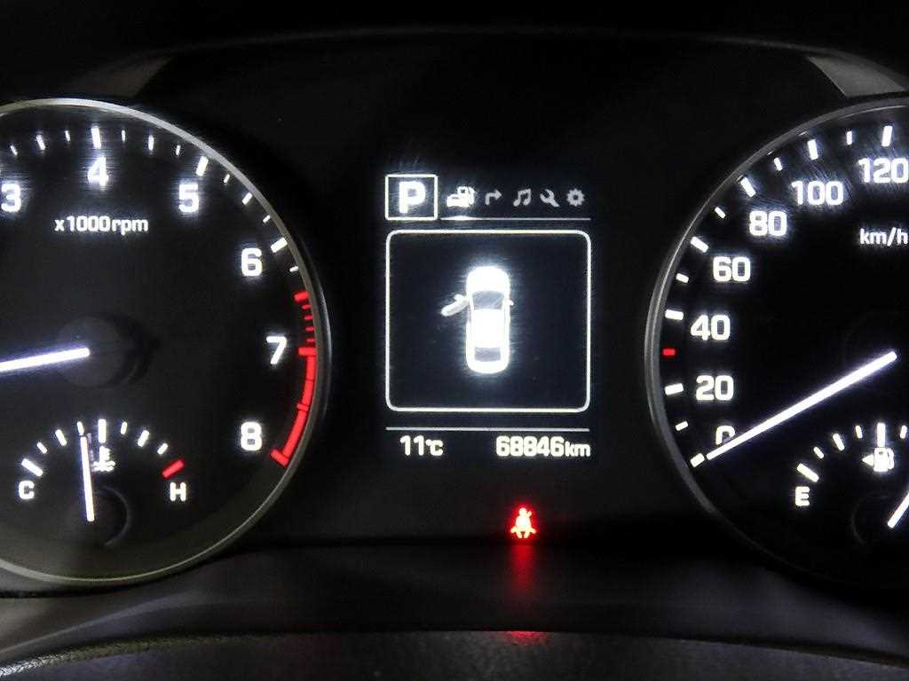 HYUNDAI Avante - Vista 9