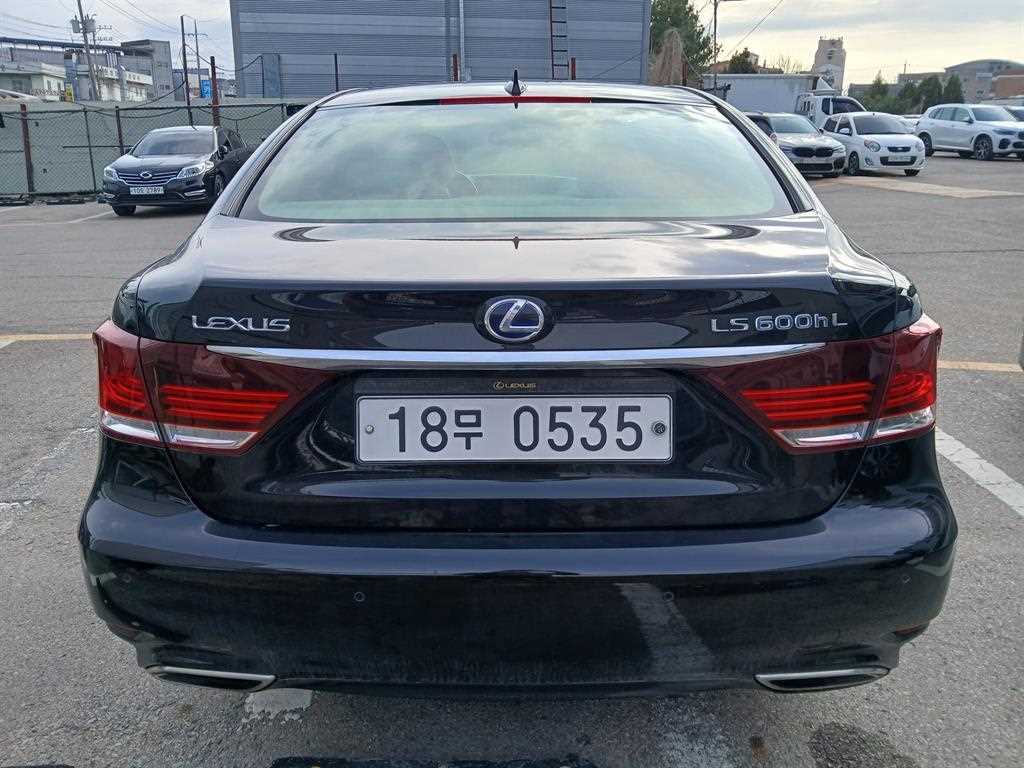 Lexus LS - Vista 3