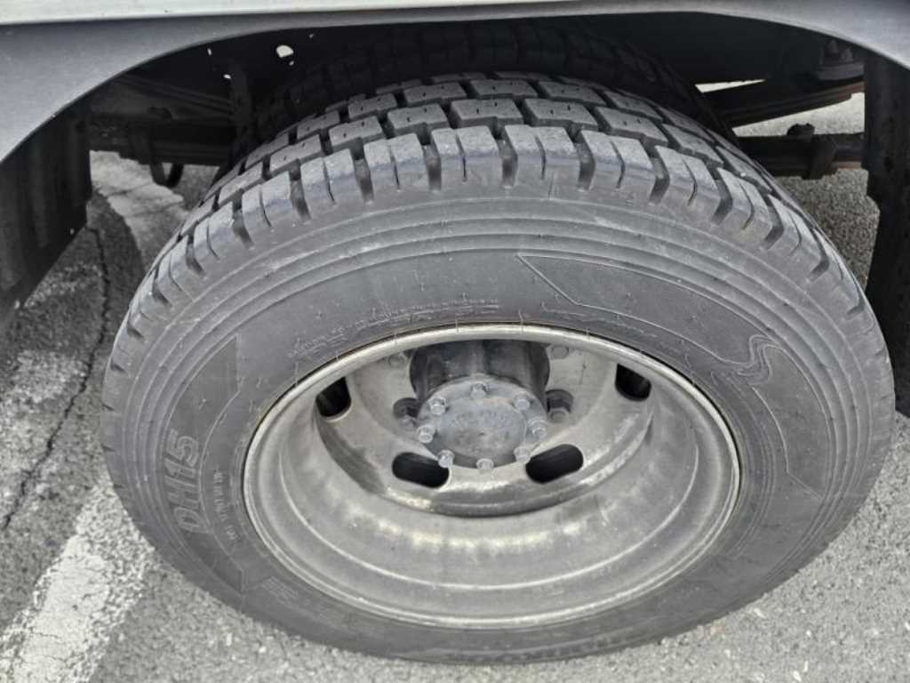 medium and large cargo truck - Vista 9