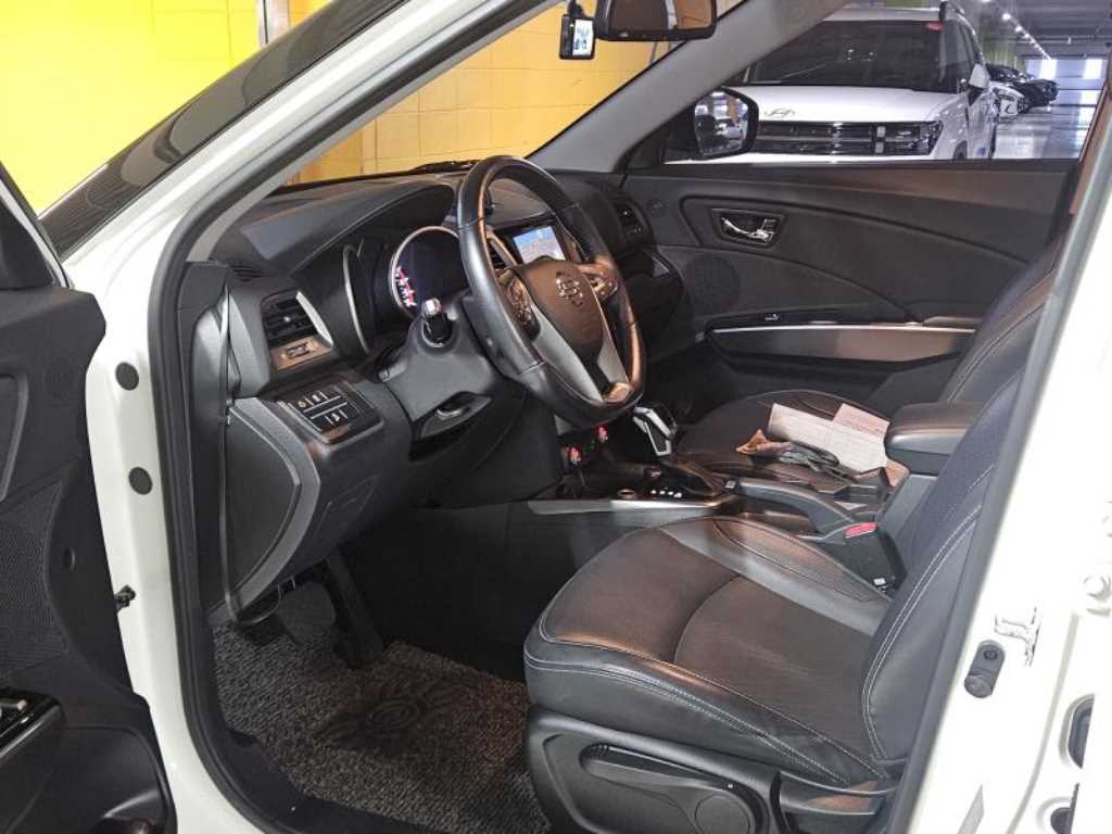 Ssangyong Tivoli - Vista 12