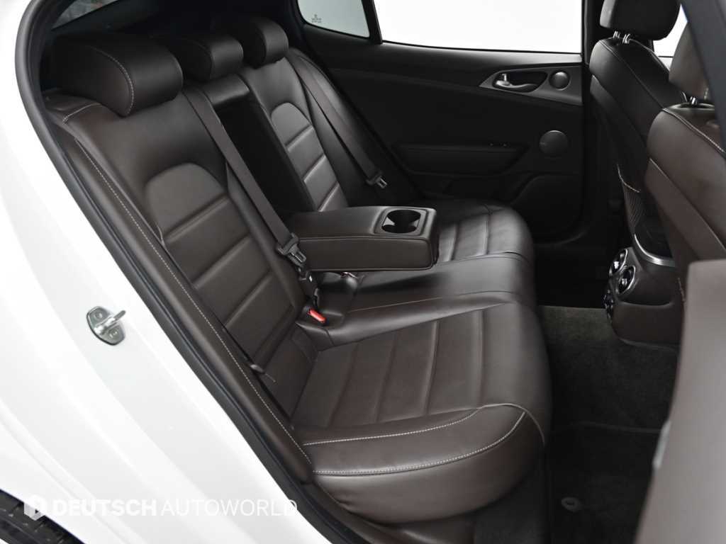 KIA Stinger - Vista 12