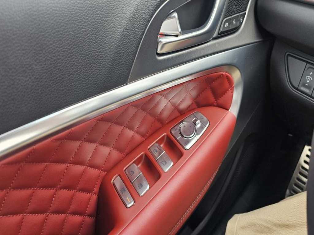 Genesis G70 - Vista 8