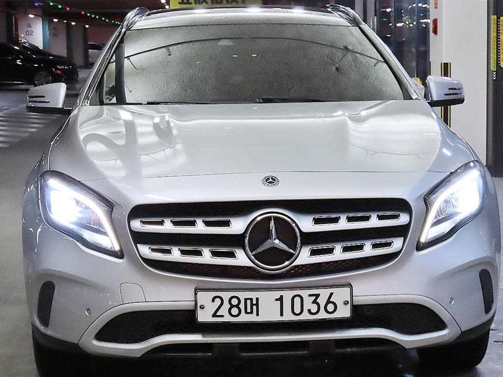 Mercedes Benz GLA Class - Vista 2