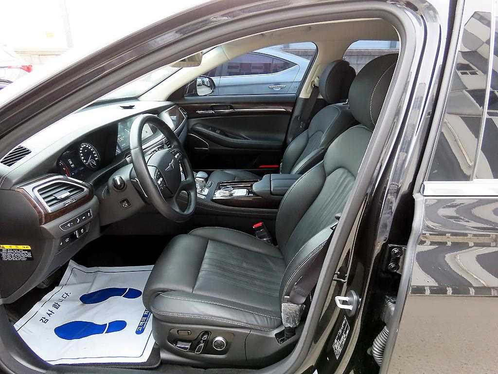 Genesis G90 - Vista 5