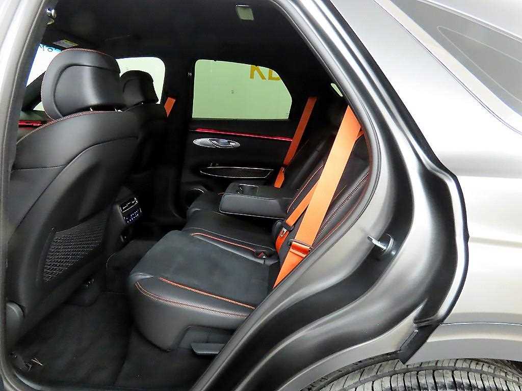 Genesis GV70 - Vista 6