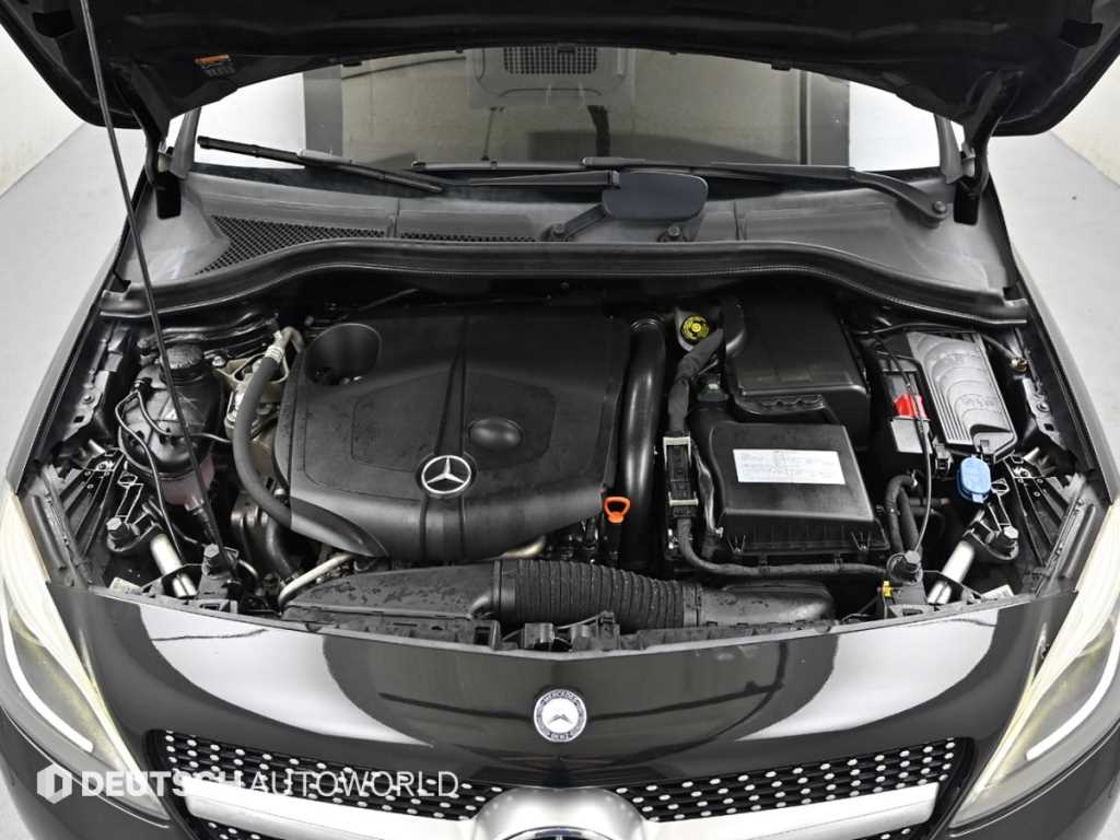 Mercedes Benz B Class (MY B) - Vista 5