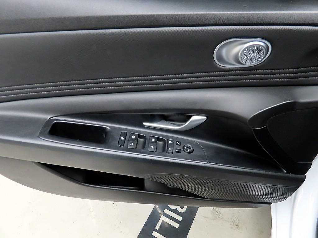 HYUNDAI Avante - Vista 11