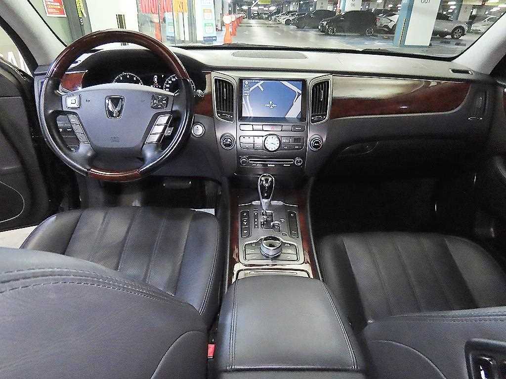 HYUNDAI Equus - Vista 10