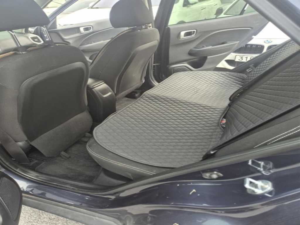 HYUNDAI Venue - Vista 12