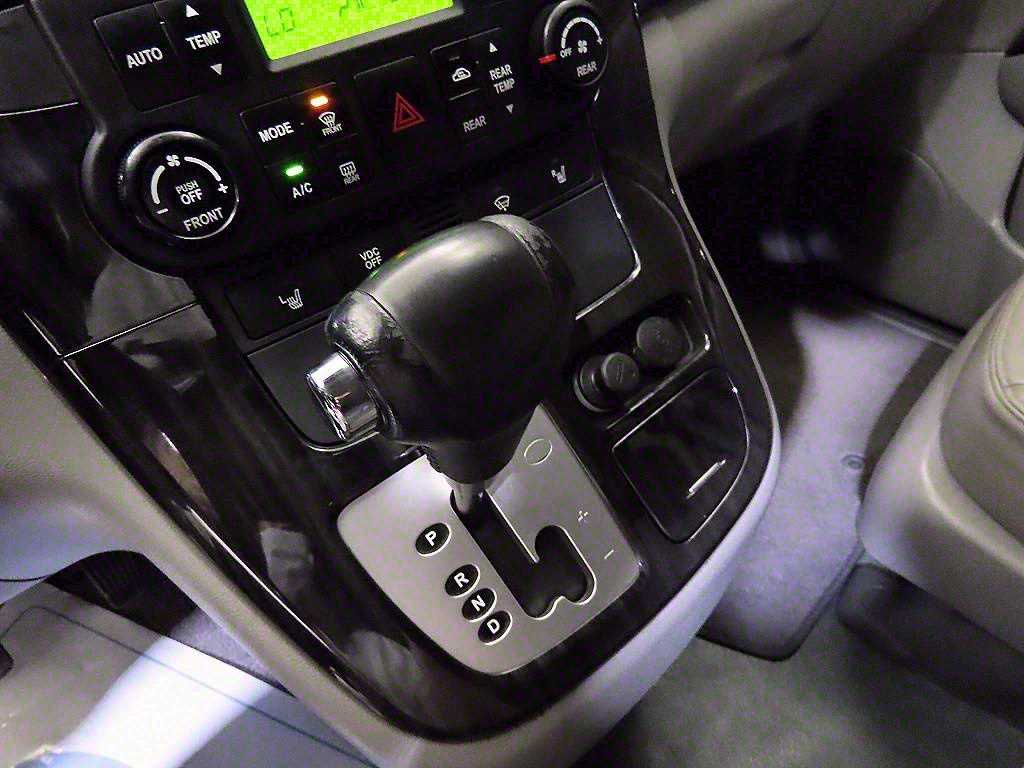 KIA Carnival - Vista 12