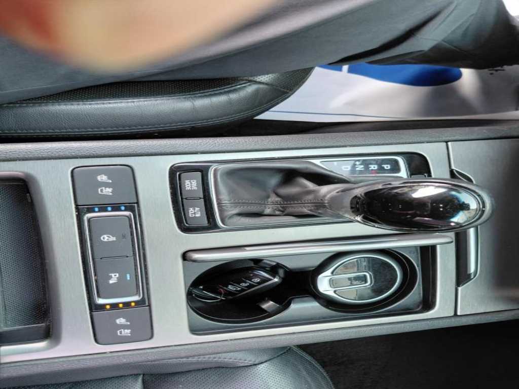 HYUNDAI Genesis - Vista 12