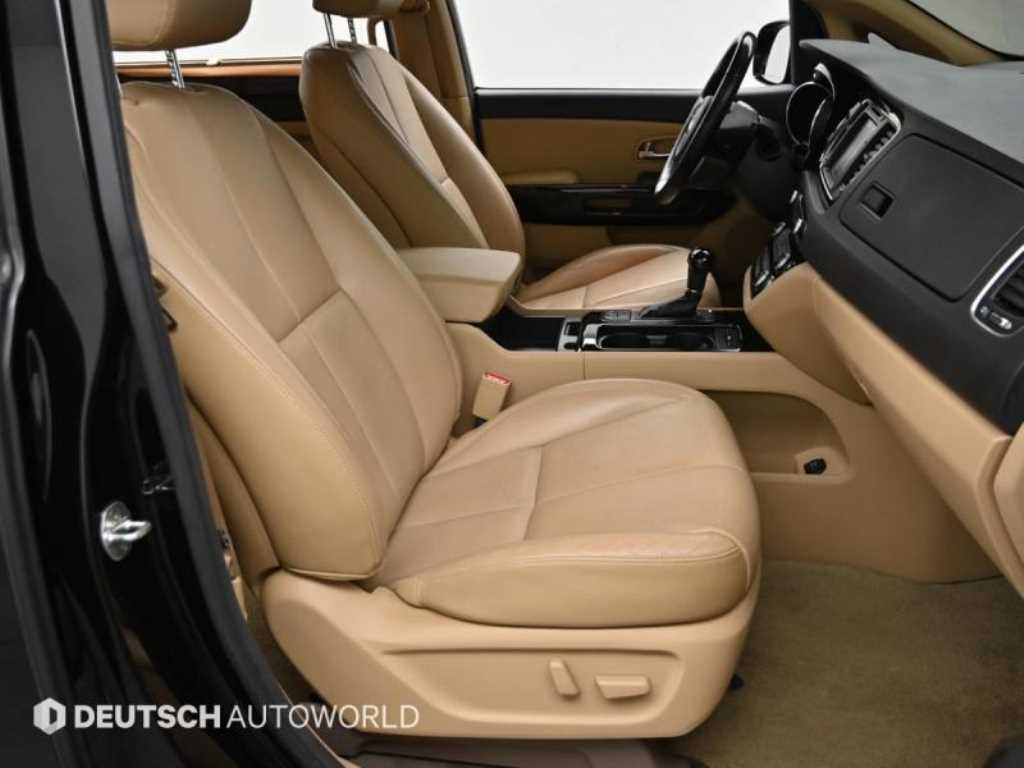 KIA Carnival - Vista 10