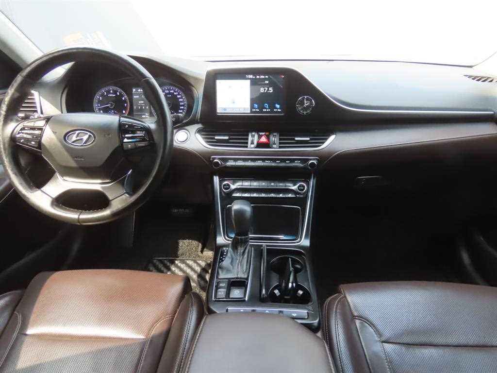 HYUNDAI Grandeur - Vista 9