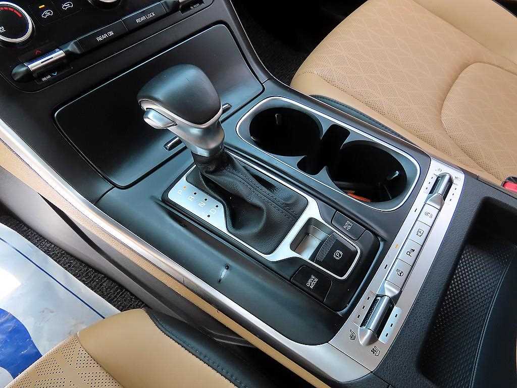 KIA Carnival - Vista 11