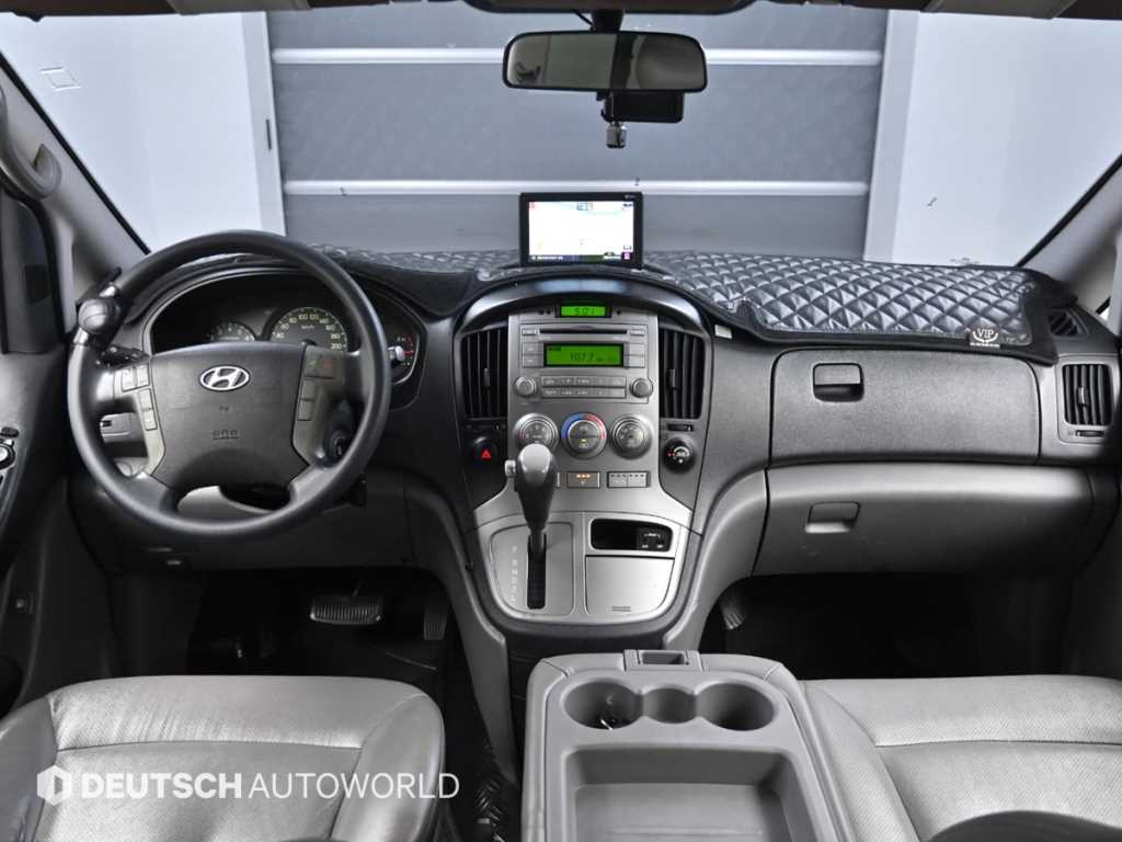 HYUNDAI Starex - Vista 7