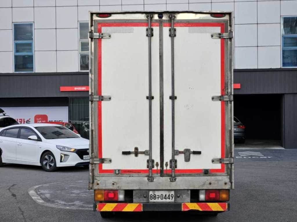 medium and large cargo truck - Vista 4