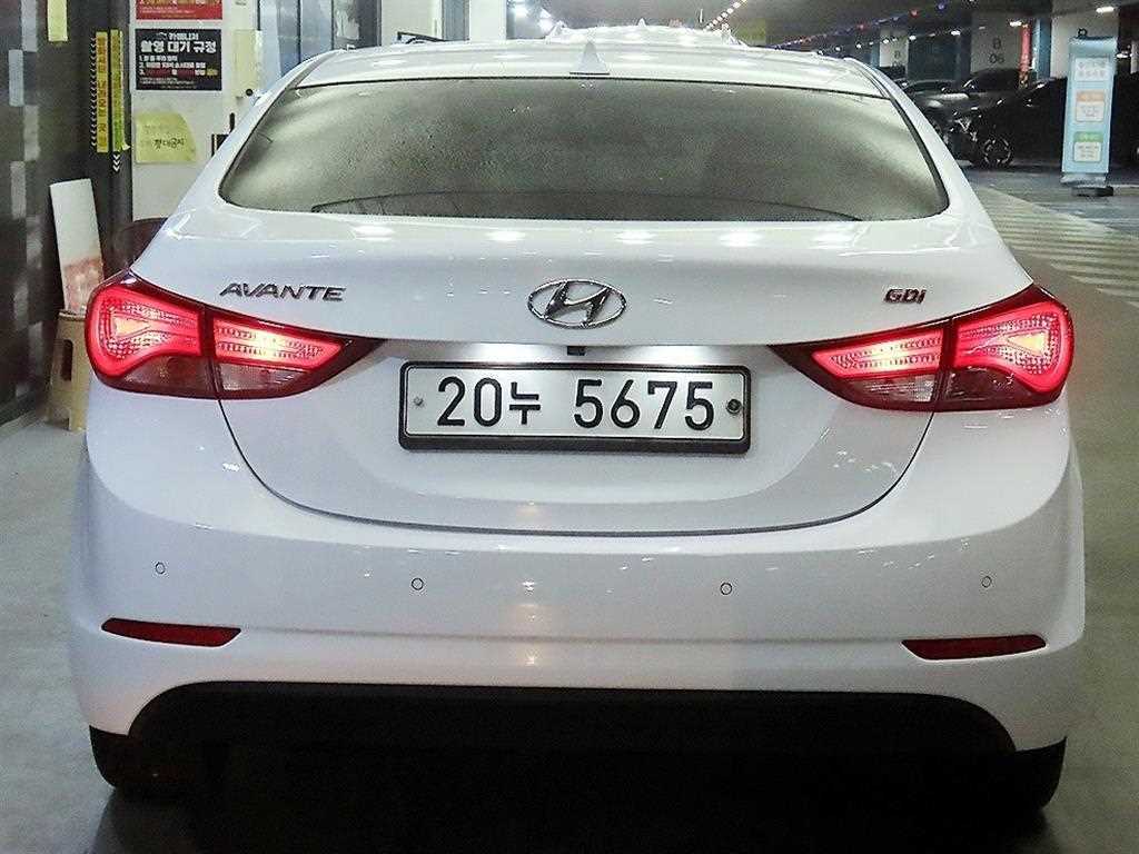 HYUNDAI Avante - Vista 5