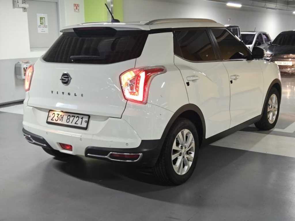 Ssangyong Tivoli - Vista 4
