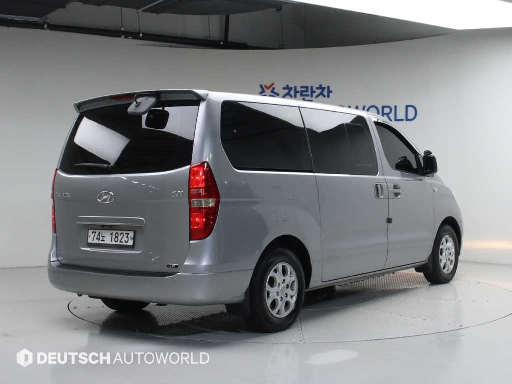 HYUNDAI Starex - Vista 2