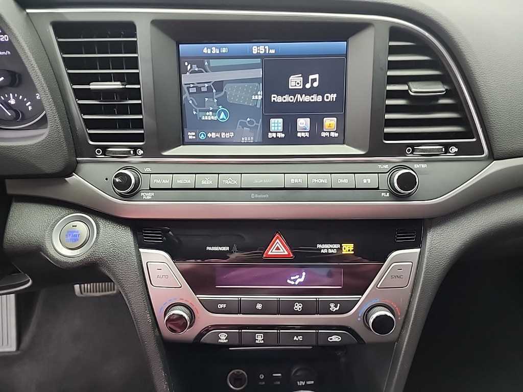 HYUNDAI Avante - Vista 10