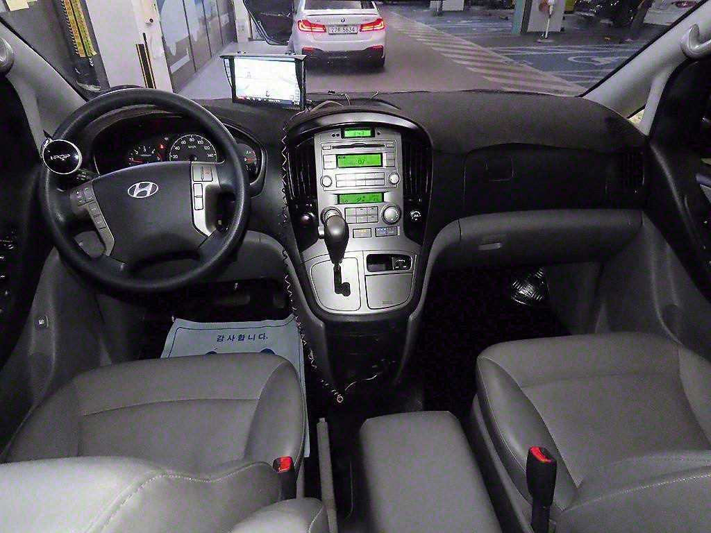 HYUNDAI Starex - Vista 10