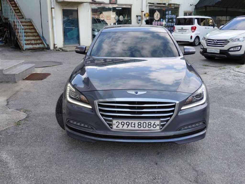 HYUNDAI Genesis - Vista 3