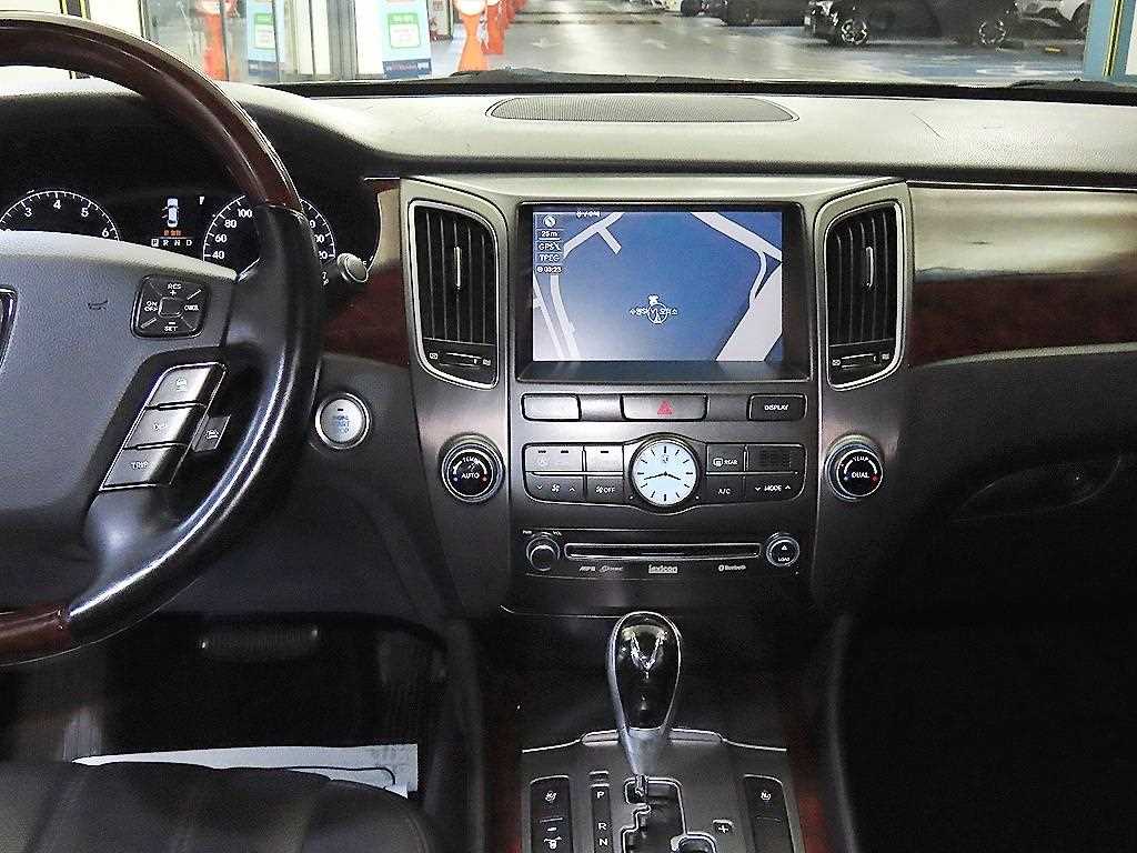 HYUNDAI Equus - Vista 11