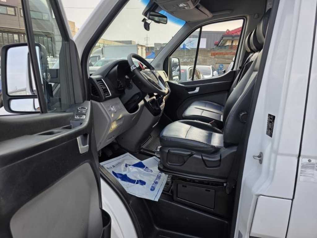 HYUNDAI Solati - Vista 5