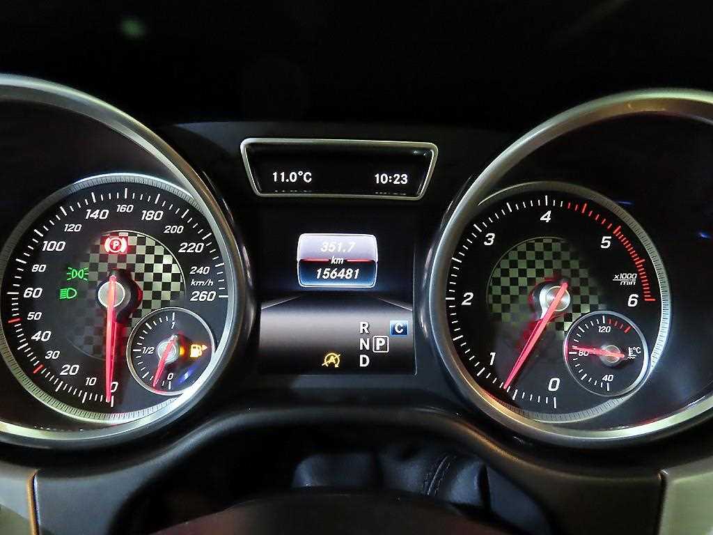 Mercedes Benz GLE Class - Vista 9