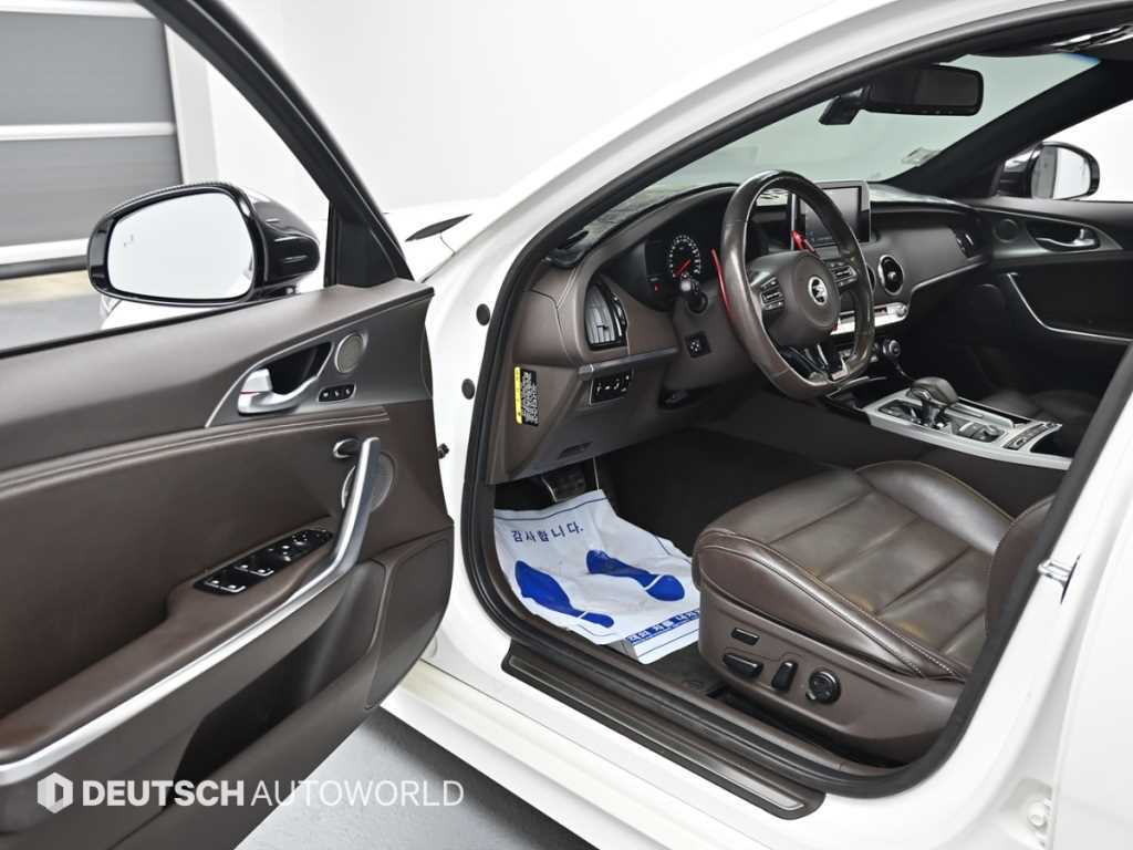 KIA Stinger - Vista 11