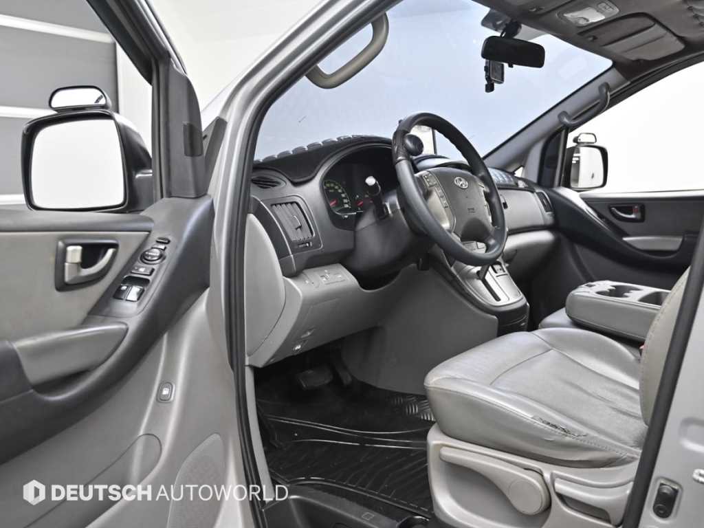 HYUNDAI Starex - Vista 11