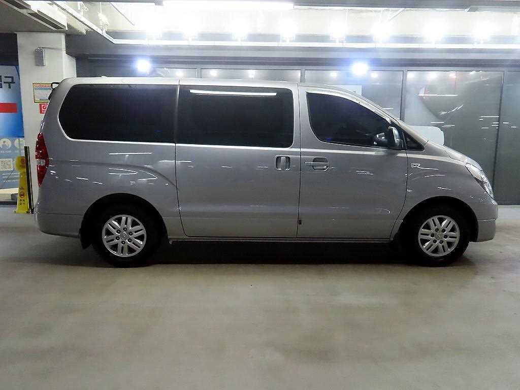 HYUNDAI Starex - Vista 3