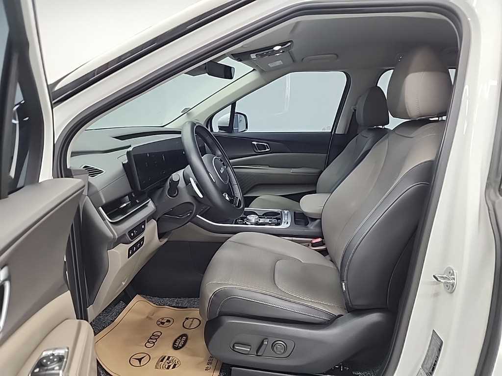 KIA Carnival - Vista 11