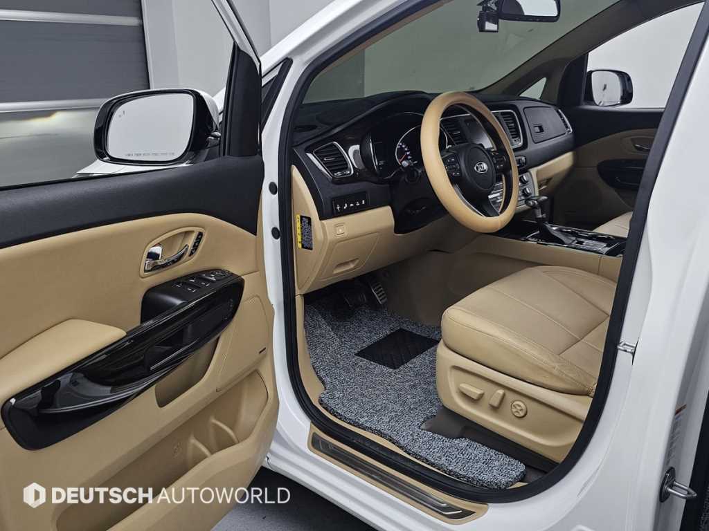 KIA Carnival - Vista 10